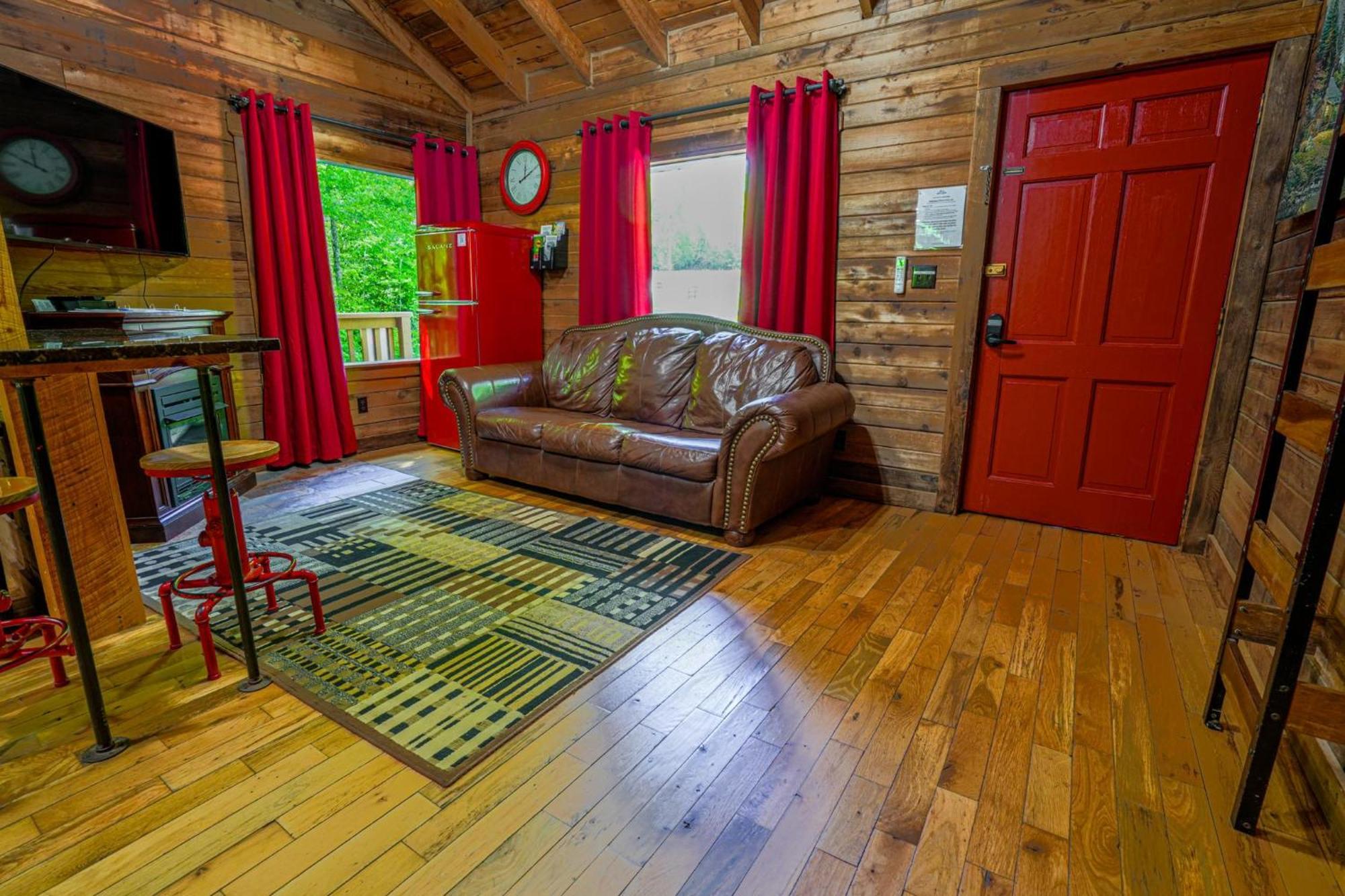 The Big Little Cabin - Hot Tub & Playground Dahlonega Zewnętrze zdjęcie