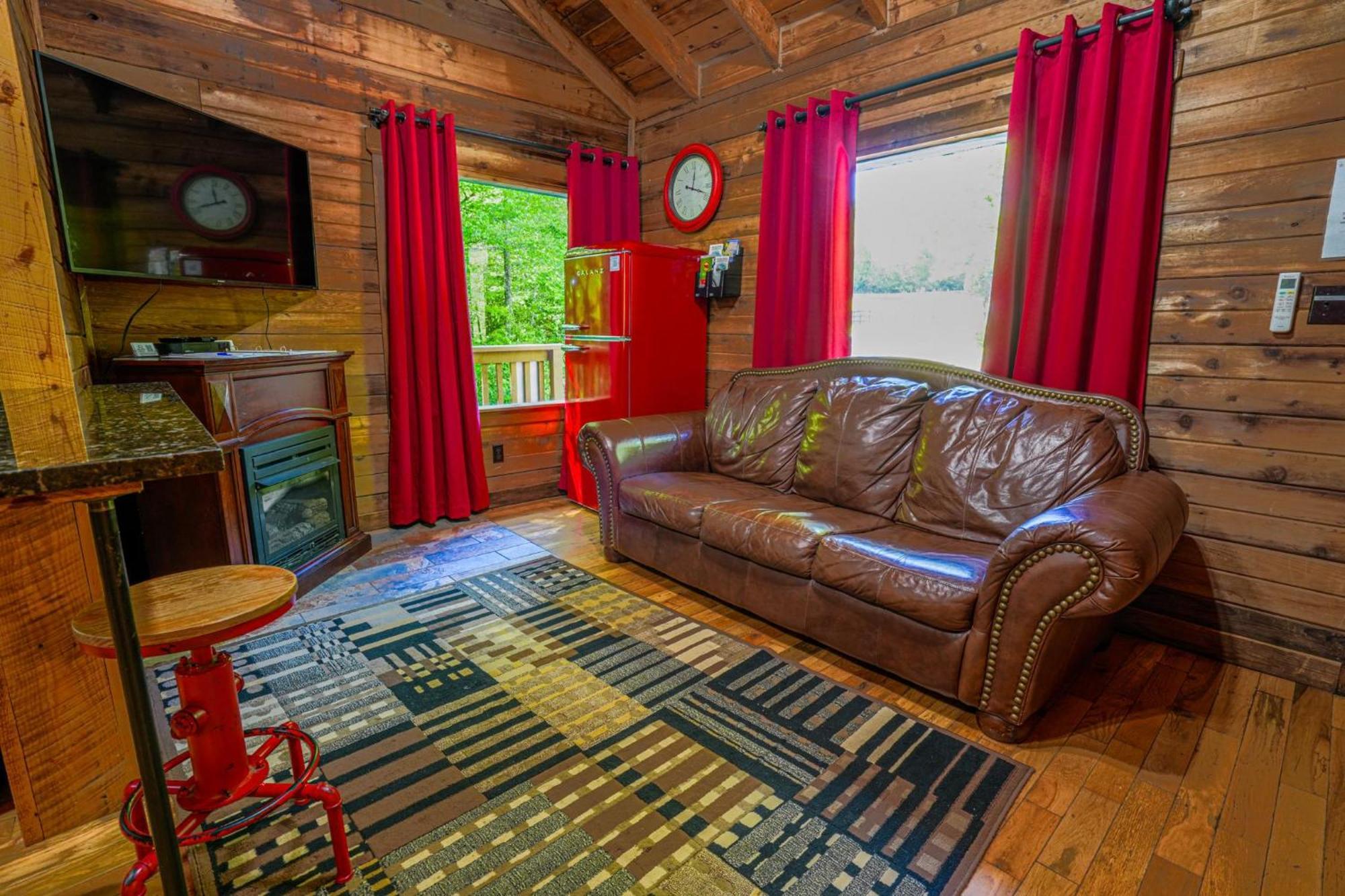 The Big Little Cabin - Hot Tub & Playground Dahlonega Zewnętrze zdjęcie